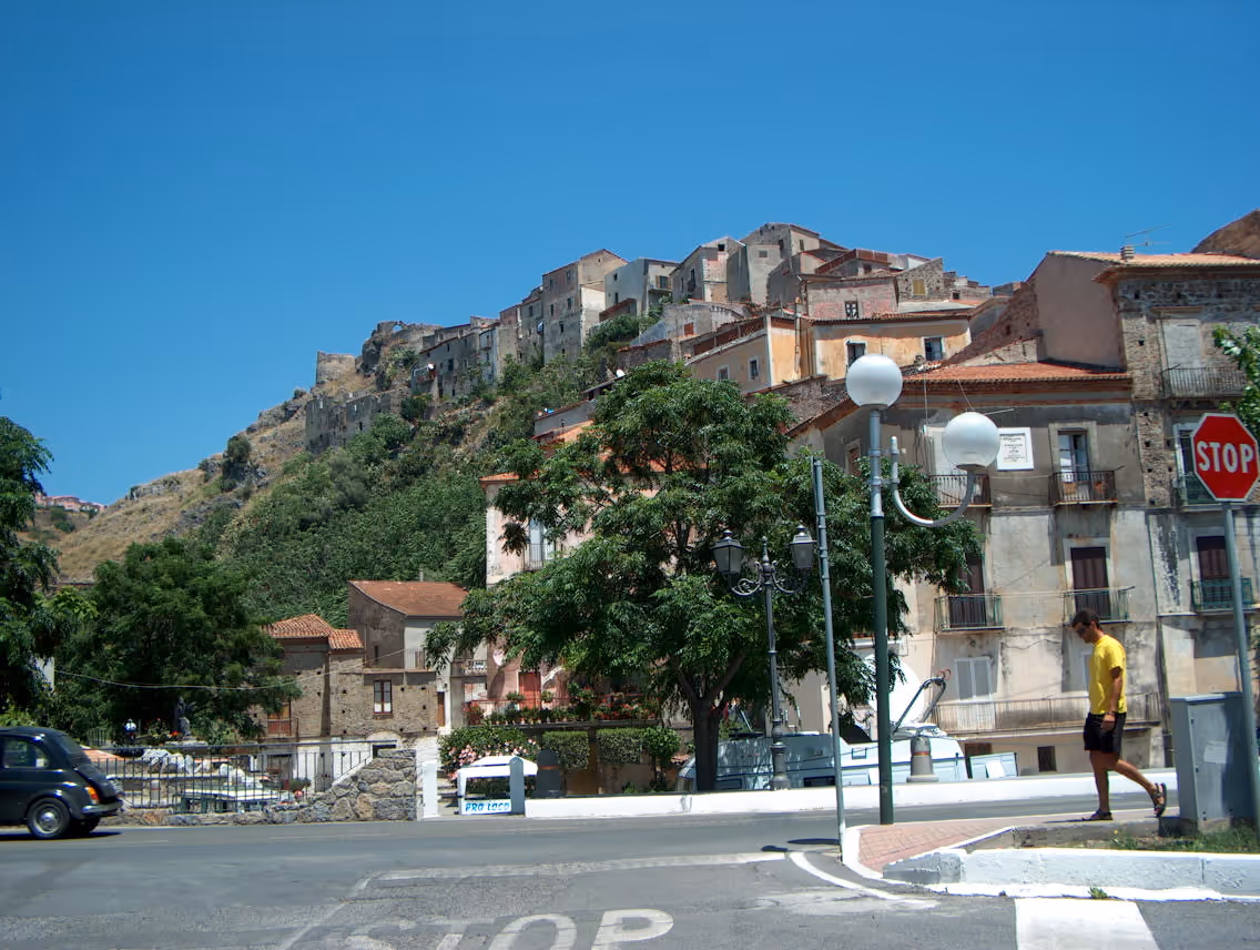 Panorama del centro storico di Scalea.